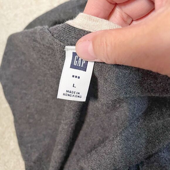 GAP Outlet Button Down Cardigan V Neck Lightweight Knit Preppy Sweater - Picture 10 of 10